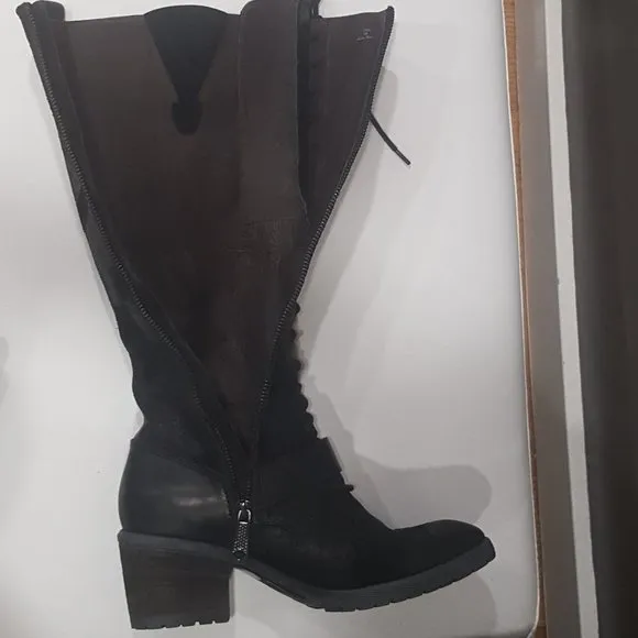 💥HOT ITEM💥 Donald J Pliner Lace Up Denali Boots!