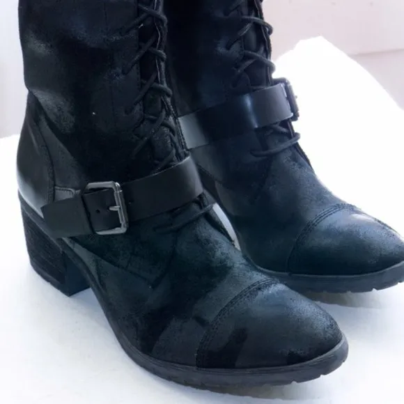 💥HOT ITEM💥 Donald J Pliner Lace Up Denali Boots!