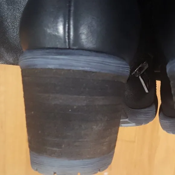 💥HOT ITEM💥 Donald J Pliner Lace Up Denali Boots!