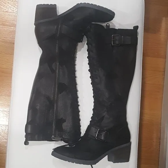 💥HOT ITEM💥 Donald J Pliner Lace Up Denali Boots!