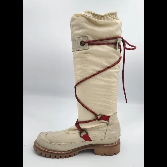 HUNTER Amazonas Cream Tall Red Laced Waterproof Boots with Lugg Soles, size 5