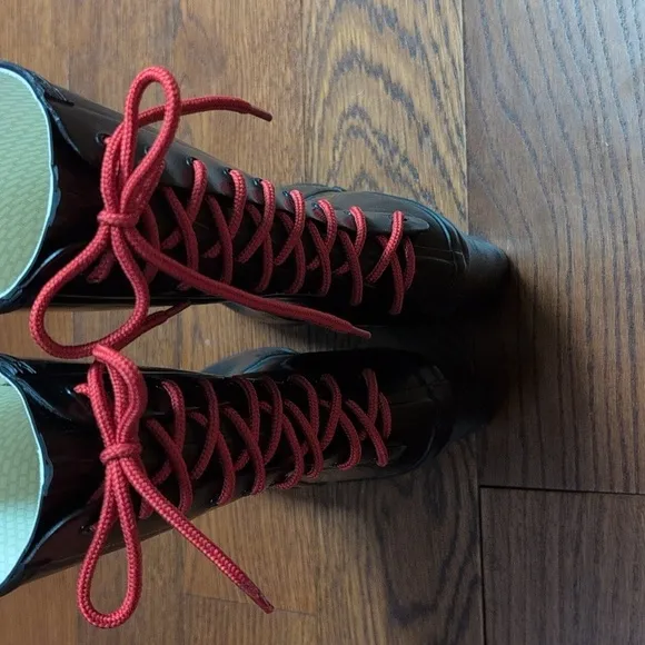 Hunter - Verbier High Gloss Black Wedge Red Lace-Up Rain Boots