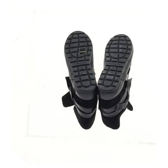 Isabel Marant Etoile Sheared Snow Boots in Black Suede
