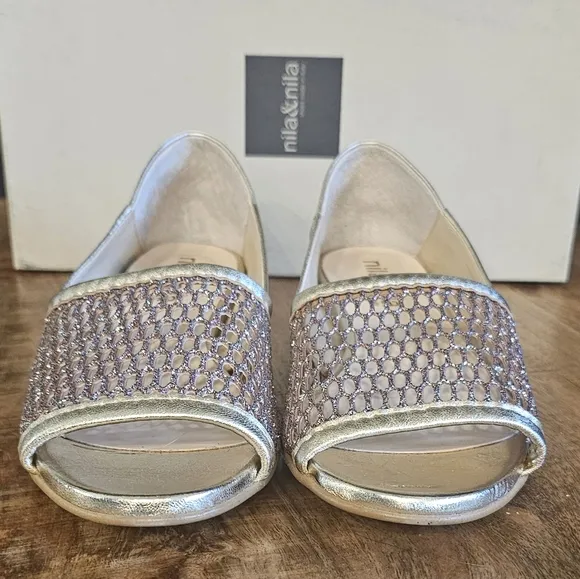 Italy Luxury Flats Platinum Gold Glitter Leather size 37 / US 7