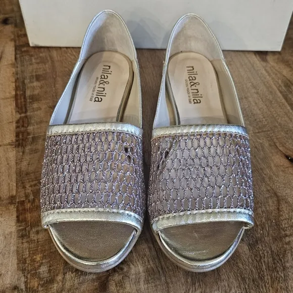 Italy Luxury Flats Platinum Gold Glitter Leather size 37 / US 7