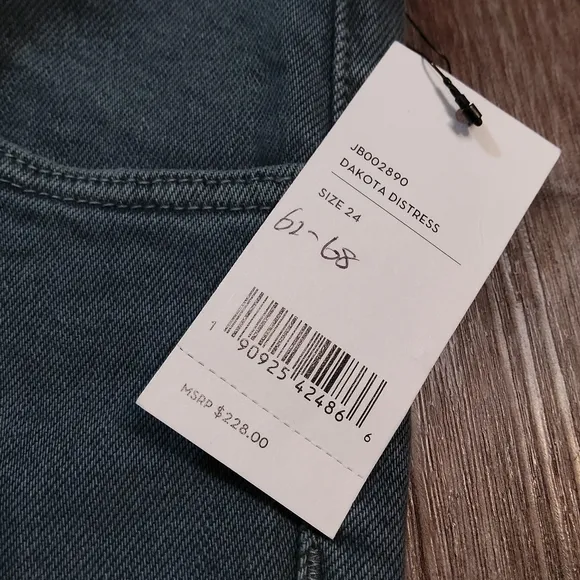 J BRAND Adele Mid-Rise Straight Jeans NWT - 24