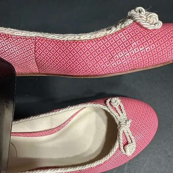 Jack Rogers Women's Pink Ballet Flats size 6 pre owned Exellent condition.