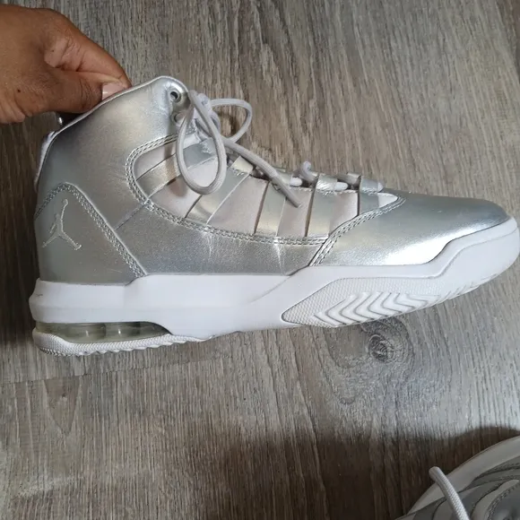 Jordan Max Aura Basketball Silver Sneakers. Size 6Y= 7.5 Womens