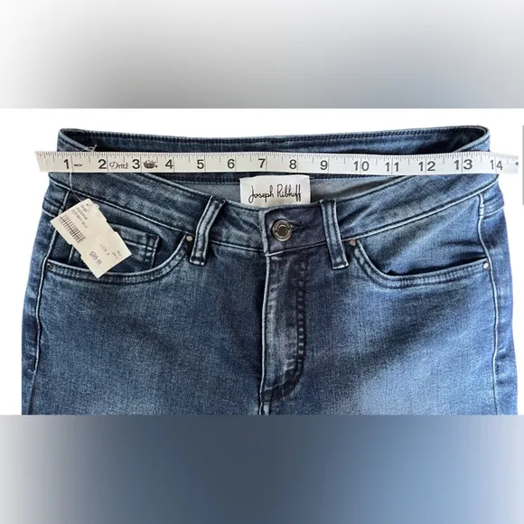 Joseph Ribkoff NEW Size 6 Capris with lattice and fray ends Jeans NWT