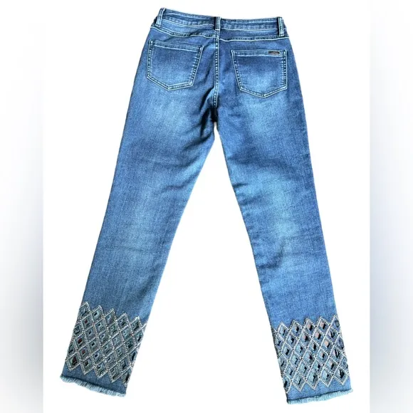 Joseph Ribkoff NEW Size 6 Capris with lattice and fray ends Jeans NWT
