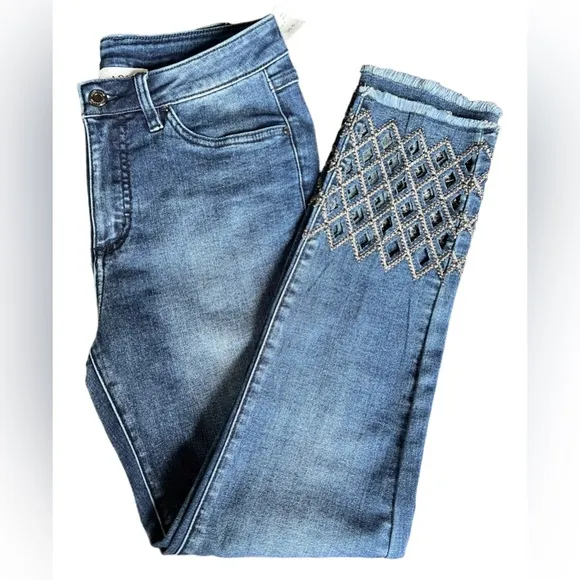 Joseph Ribkoff NEW Size 6 Capris with lattice and fray ends Jeans NWT
