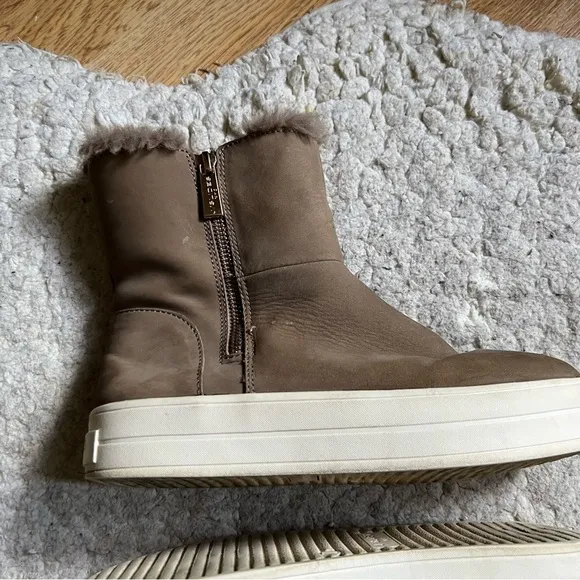 J/Slides Tristan Suede Tan and Gold Zipper Faux Fur Platform Sneaker Bootie Sz 7