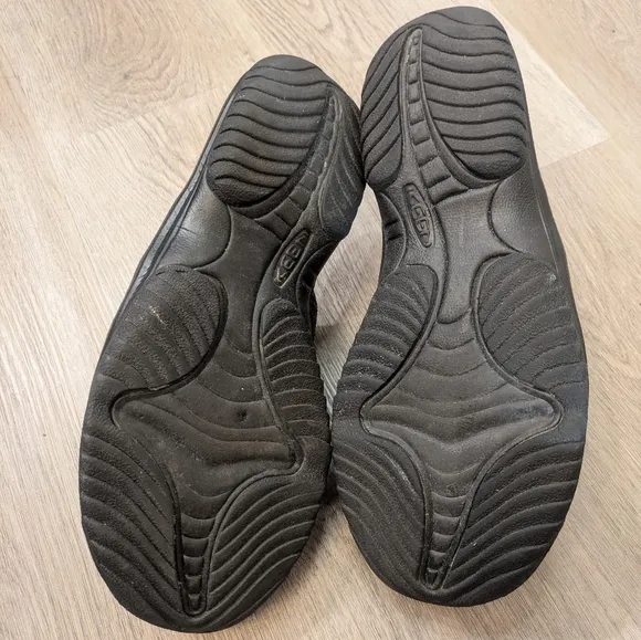 Keen Black Gray Belize Slide Sandals. Size 9.5