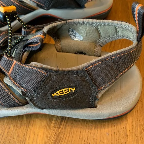 KEEN Kanyon Sandals Mens 8.5 41 Brown Closed Toe Hiking Shoes Waterproof Men