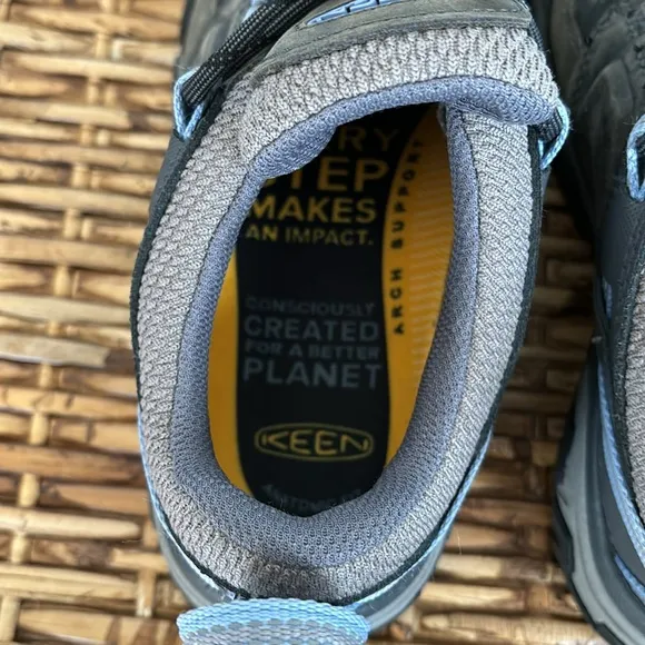 Keen Ridge Flex women’s hiking sneakers