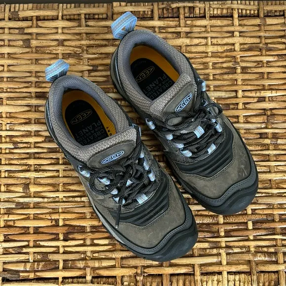 Keen Ridge Flex women’s hiking sneakers
