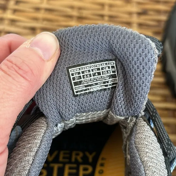 Keen Ridge Flex women’s hiking sneakers