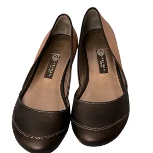Keyman Design slipon shoes in black &amp; beige. Exquisite contrast stitching SZ 7.5