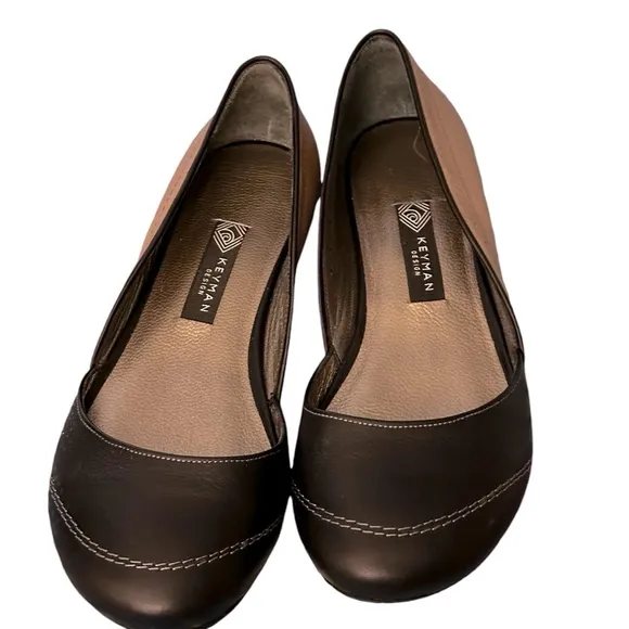 Keyman Design slipon shoes in black &amp; beige. Exquisite contrast stitching SZ 7.5