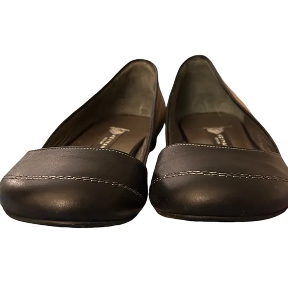 Keyman Design slipon shoes in black &amp; beige. Exquisite contrast stitching SZ 7.5