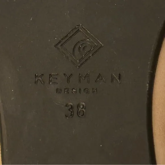 Keyman Design slipon shoes in black &amp; beige. Exquisite contrast stitching SZ 7.5