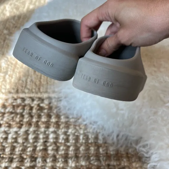 KIDS FEAR OF GOD RUBBER SLIDES “THE CALIFORNIA” SIZE 1. USED GREAT CONDITION.