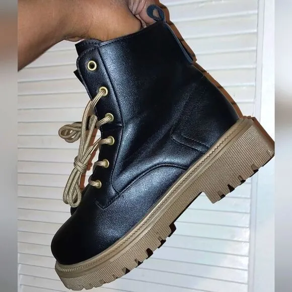 Ladies combat boots sz 8