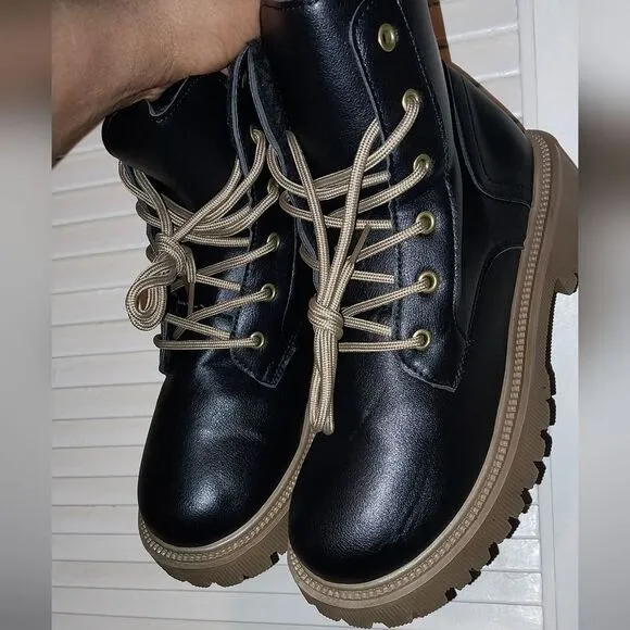 Ladies combat boots sz 8