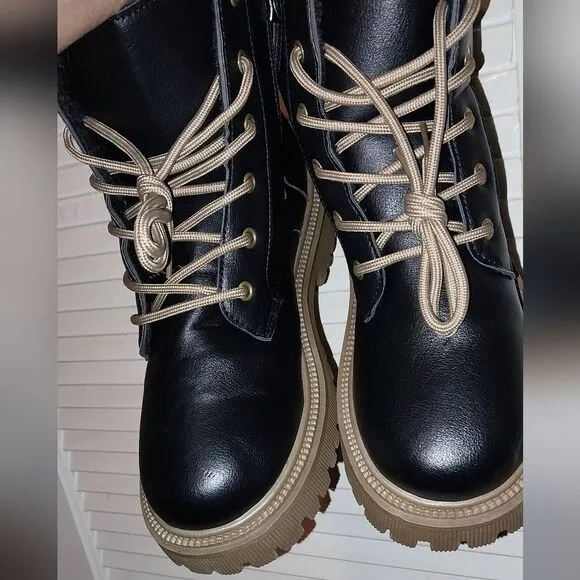 Ladies combat boots sz 8