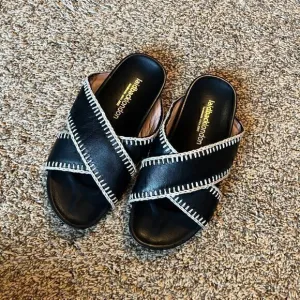 Laid Back London black Jadini slide sandals