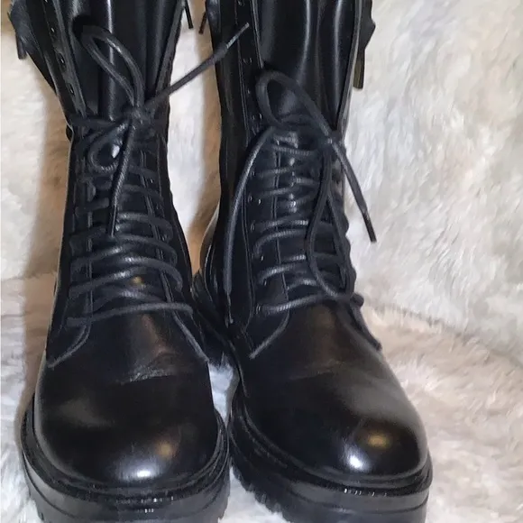 L’idea by Lori black leather lace up boots size 8