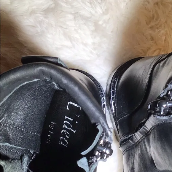 L’idea by Lori black leather lace up boots size 8