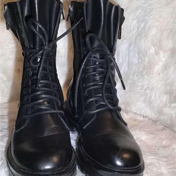 L’idea by Lori black leather lace up boots size 8