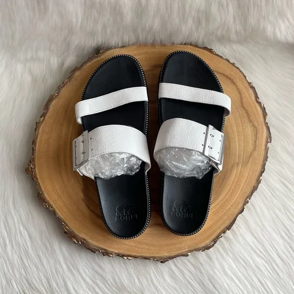 LIKE NEW Sorel Roaming leather buckle slide sandals