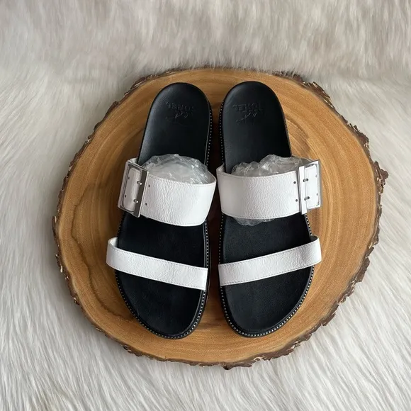 LIKE NEW Sorel Roaming leather buckle slide sandals
