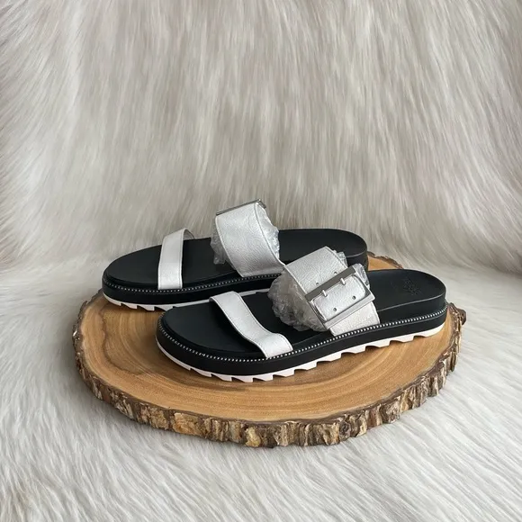 LIKE NEW Sorel Roaming leather buckle slide sandals