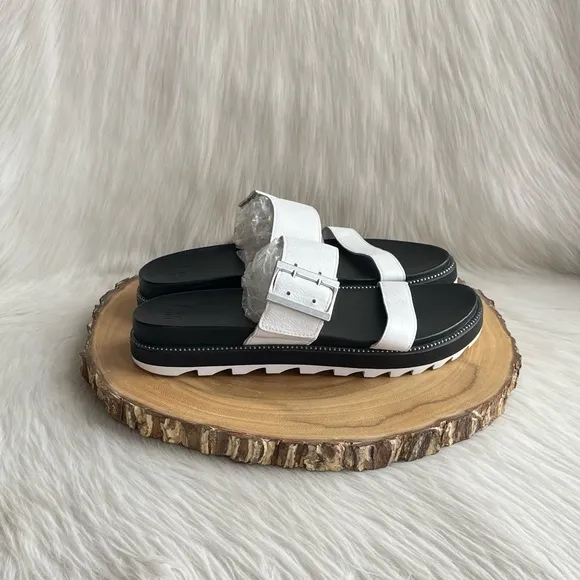 LIKE NEW Sorel Roaming leather buckle slide sandals