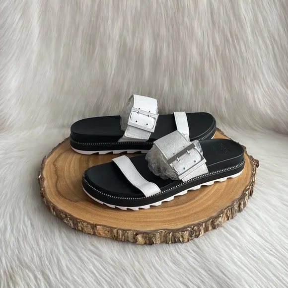 LIKE NEW Sorel Roaming leather buckle slide sandals