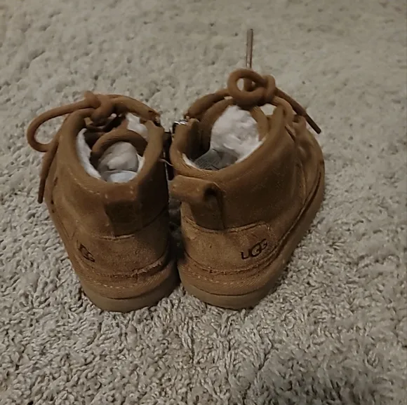Like New! Ugg kids Lace up/Zipper suede boots size 7