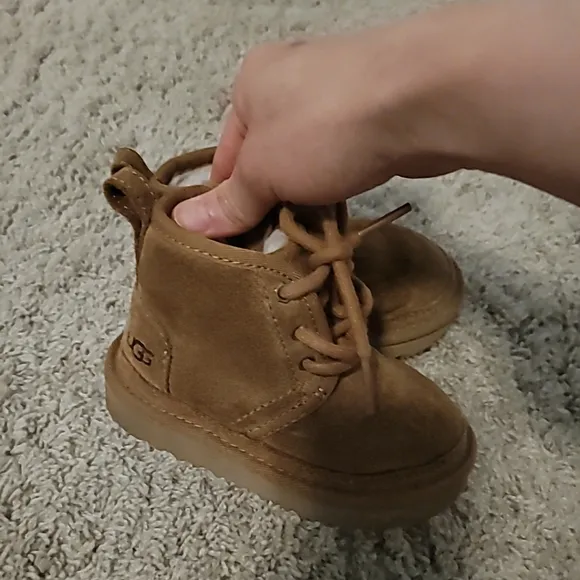 Like New! Ugg kids Lace up/Zipper suede boots size 7