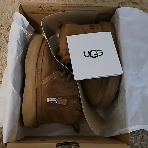 Like New! Ugg kids Lace up/Zipper suede boots size 7