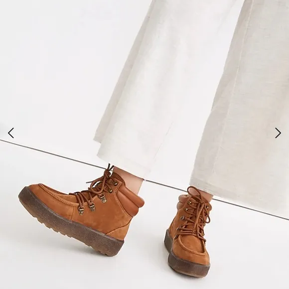 🔹Madewell The Carsen Boot