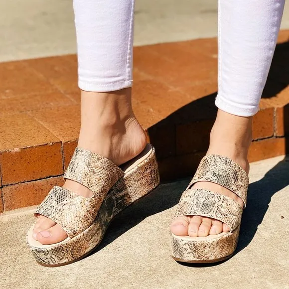 MATISSE Snakeskin Animal Print Double Band Wedge Platform Sandals NWOT