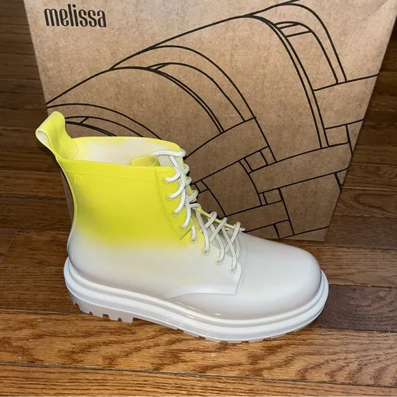 Melissa Coturno Lace Up Boots Ombre Design Beige &amp; Green Women’s Size 7 Scented
