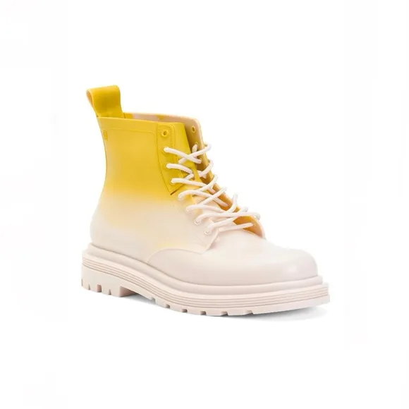 Melissa Coturno Lace Up Boots Ombre Design Beige &amp; Green Women’s Size 7 Scented