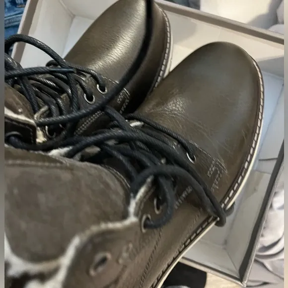 Mens brown leather boots with fleece 8.5