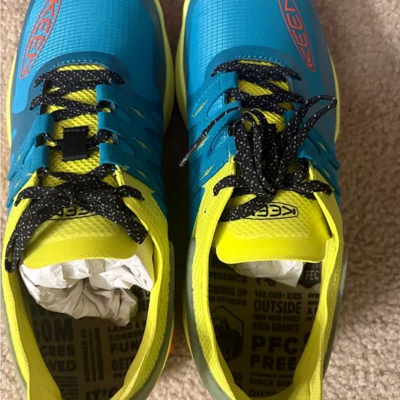 Men’s New Keen Blue and Yellow Trail Sneakers with Dynamic Design