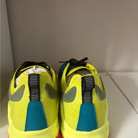 Men’s New Keen Blue and Yellow Trail Sneakers with Dynamic Design