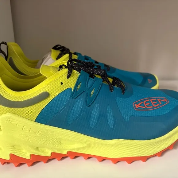 Men’s New Keen Blue and Yellow Trail Sneakers with Dynamic Design