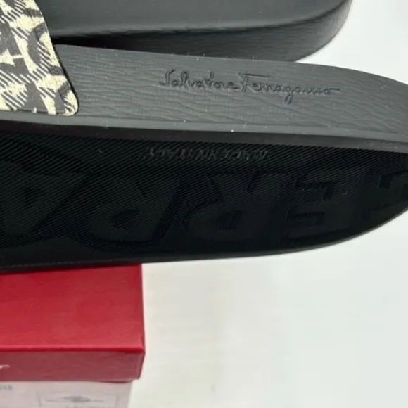 Men’s Salvatore Ferragamo groove pool slides Black and Beige Slides. Size 12
